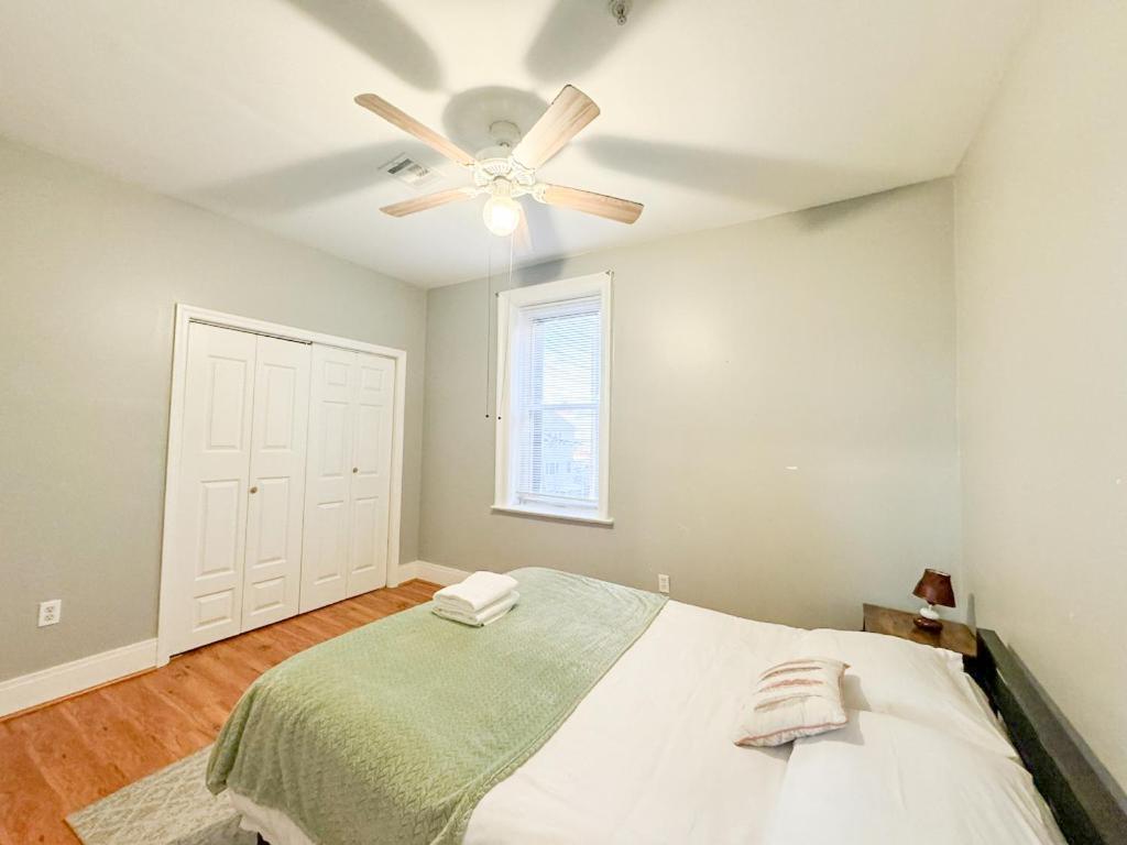 3 bed 1 bath FREE parking near NYC - 2