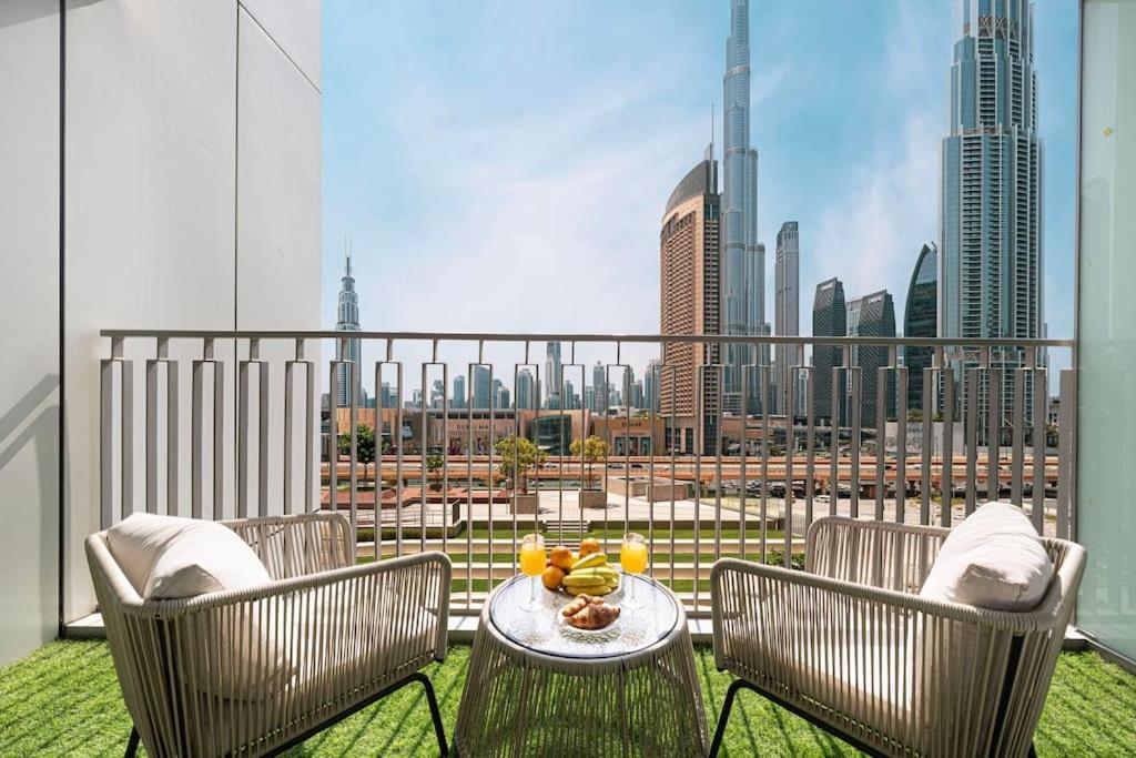 Stunning Burj Khalifa Views - Dubai Mall Access - Infinity Pool - MaxStays