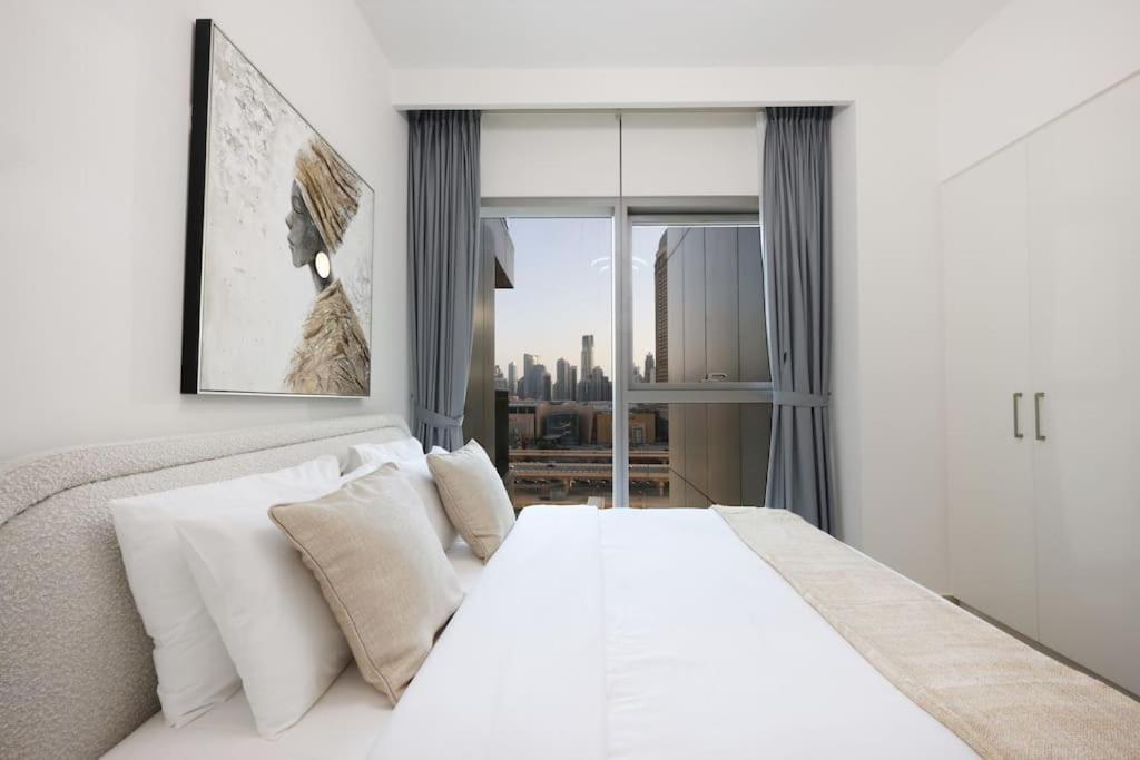 Stunning Burj Khalifa Views - Dubai Mall Access - Infinity Pool - MaxStays - 3