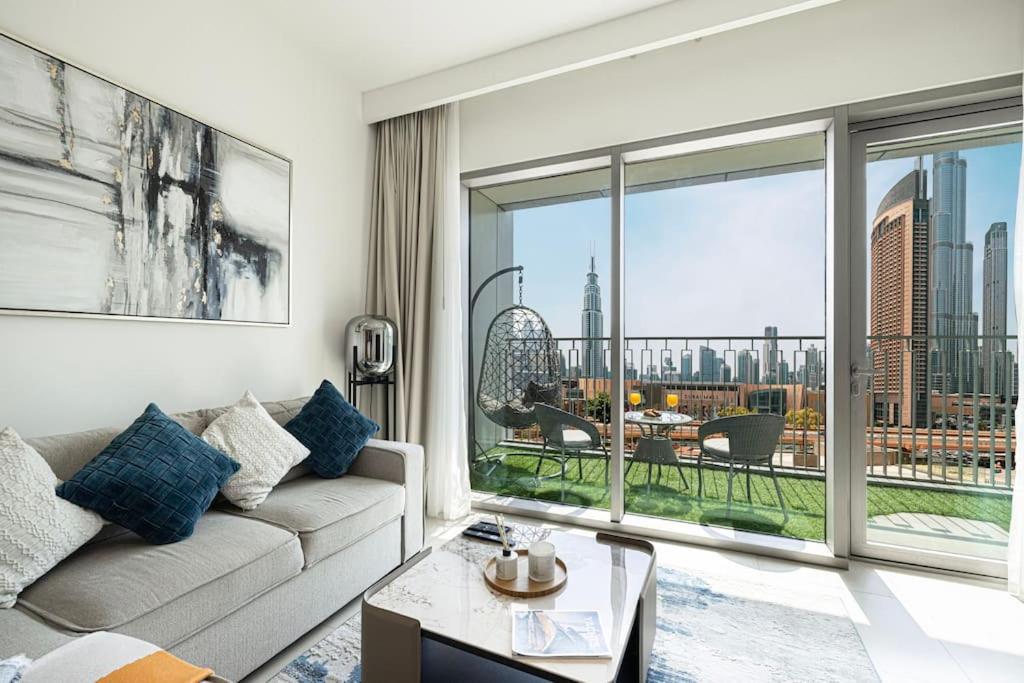 Stunning Burj Khalifa Views - Dubai Mall Access - Infinity Pool - MaxStays - 2