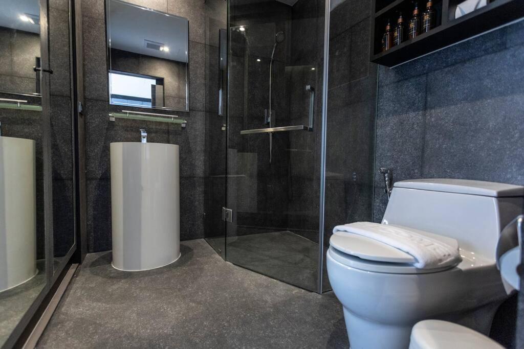 600m to beach New City gate P214 #c60 - 5