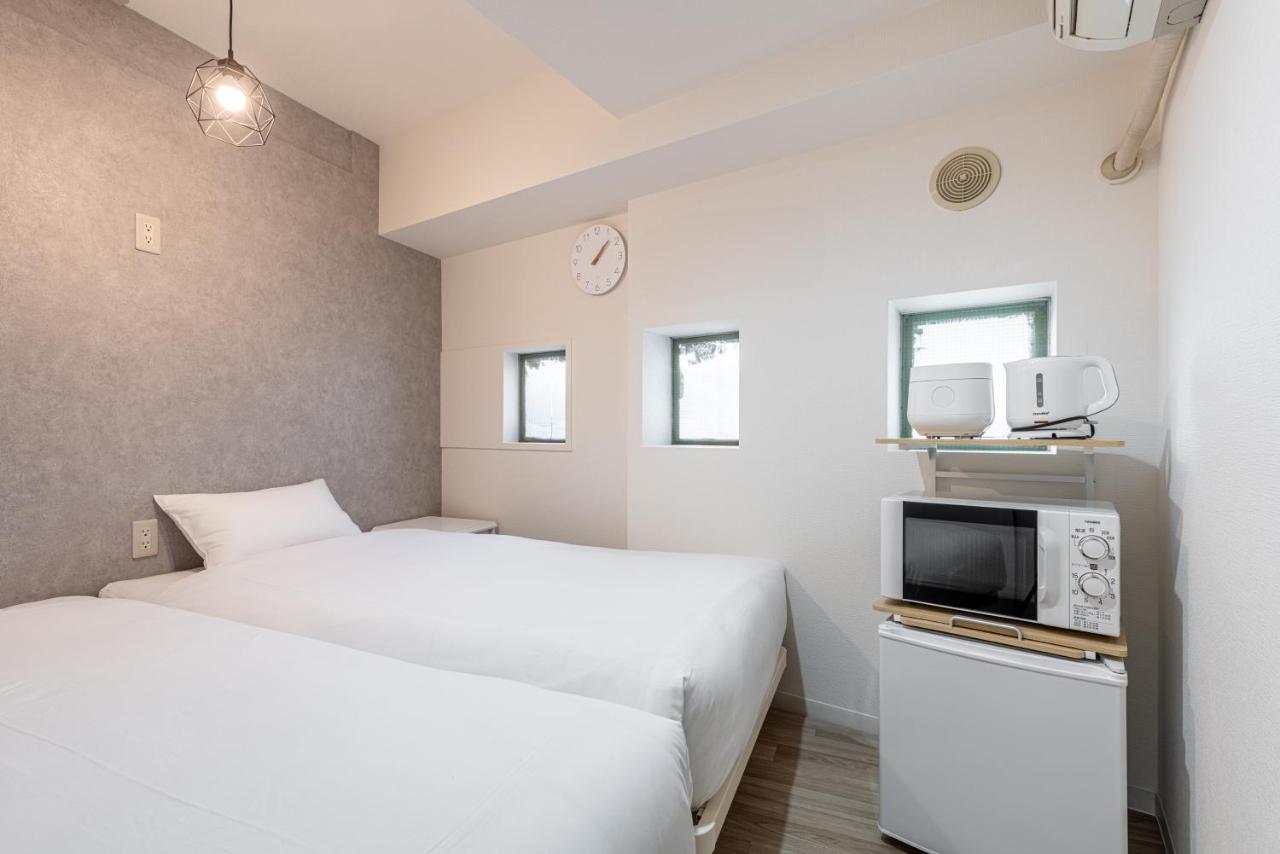 Higashi-Shinjuku 1010 - 3