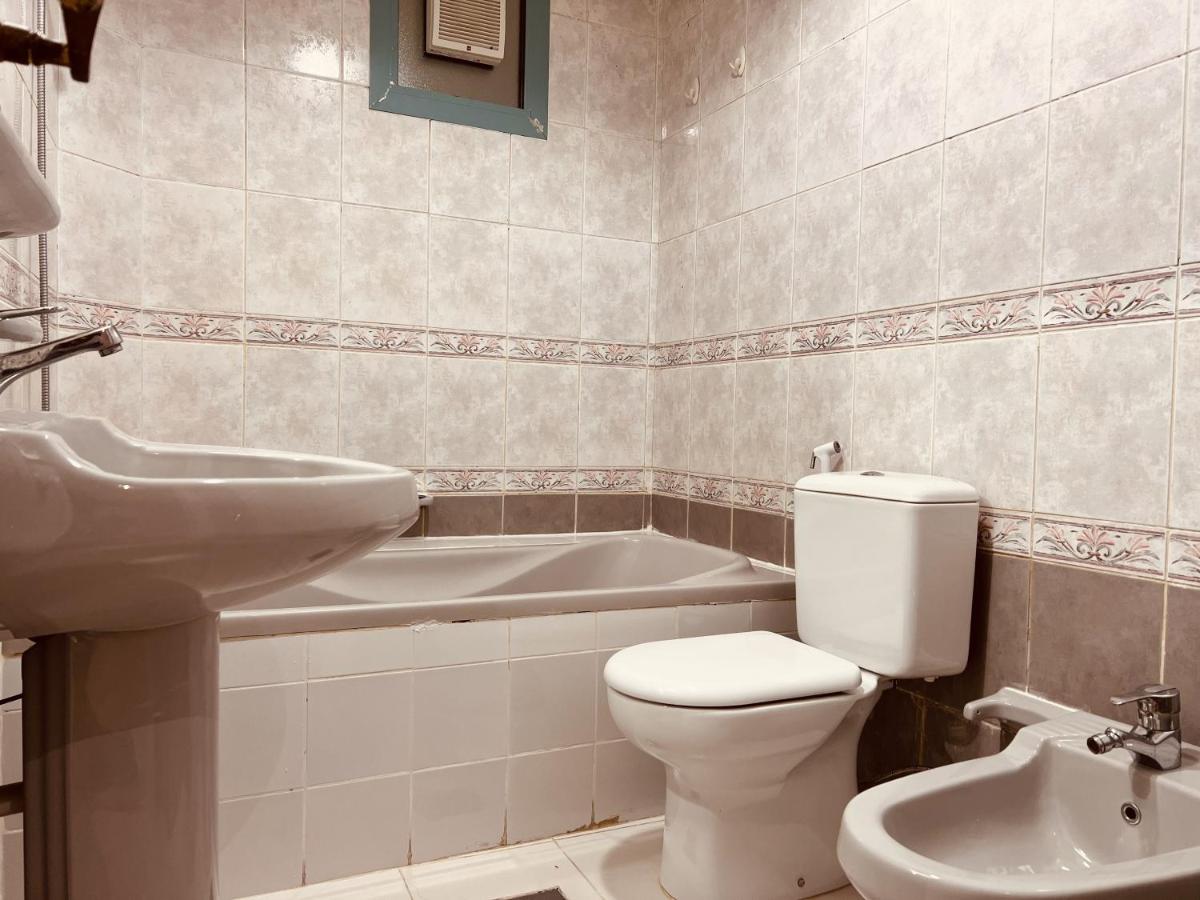 ONE Guest Place Master Bedroom near the Beach - 2