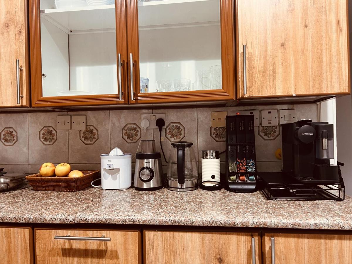 ONE Guest Place Master Bedroom near the Beach - 3