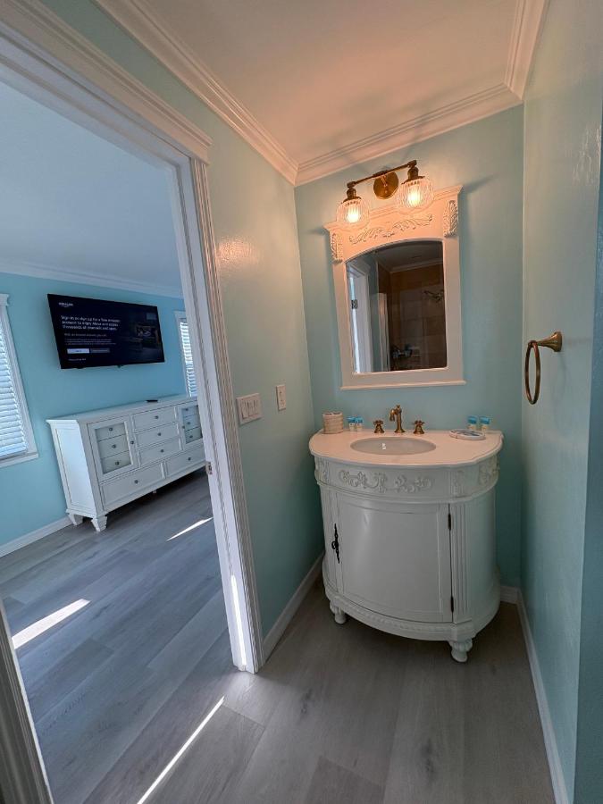 Flamingo Bayside Suites — photo 23