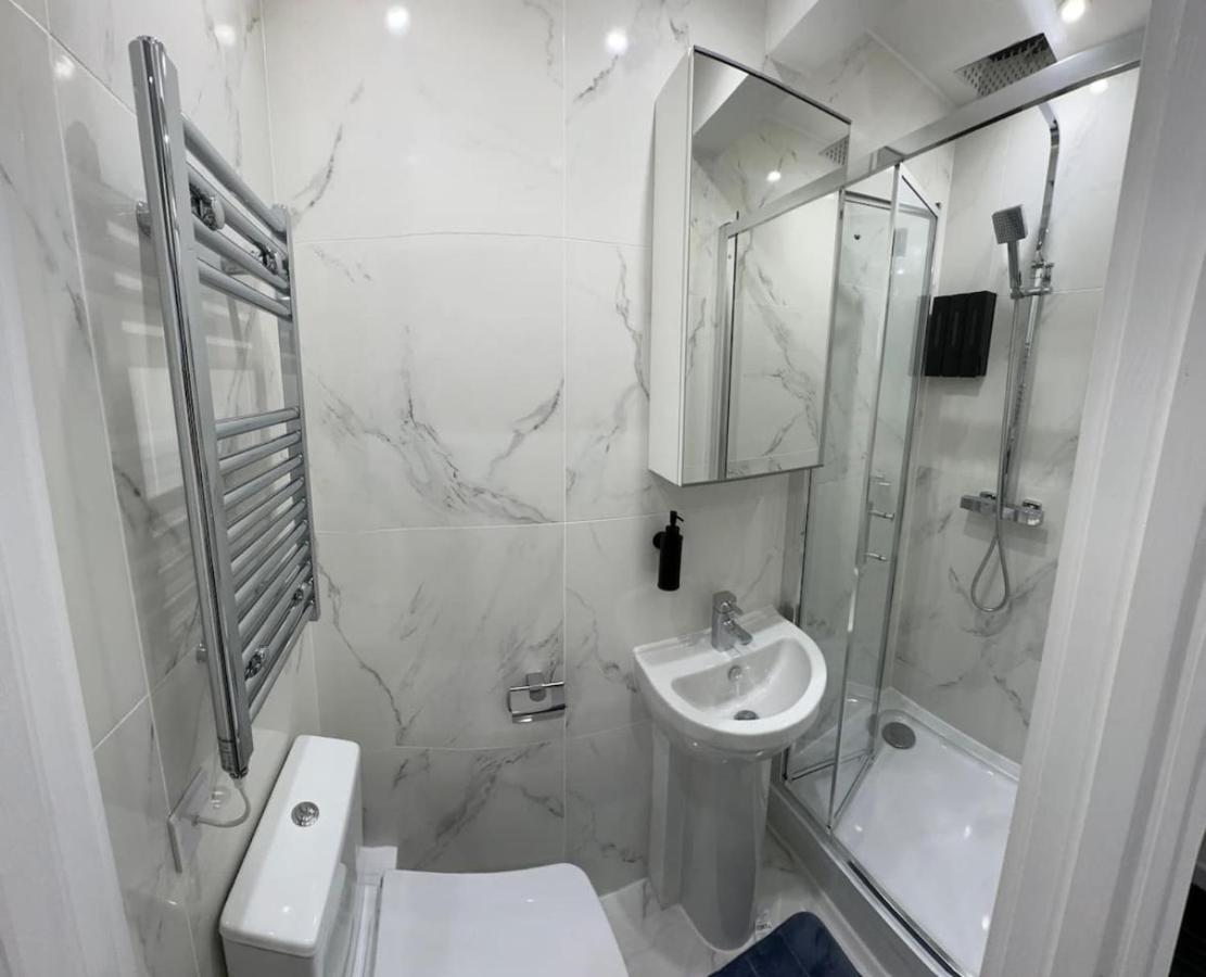 London Kings Cross Room w Bath - 3