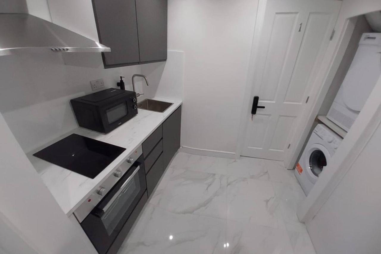 Central London Zone 1 Room wbath - 2