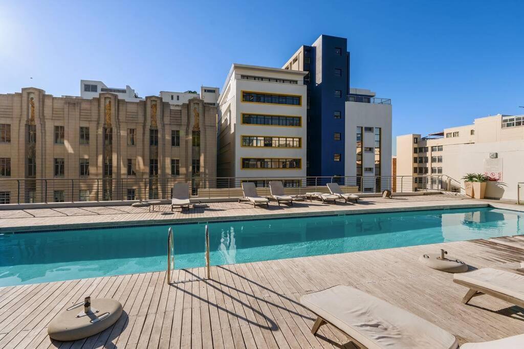 Stylish 2-Bed apartment in the heart of Cape Town - 4