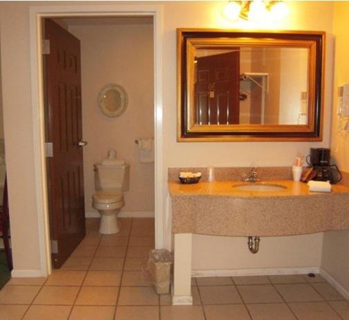 Colonie inn and Suites — photo 15