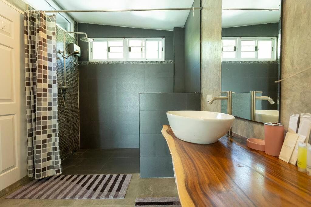 4 Big Separate Apartments SeaView 8KingBeds v104 - 2