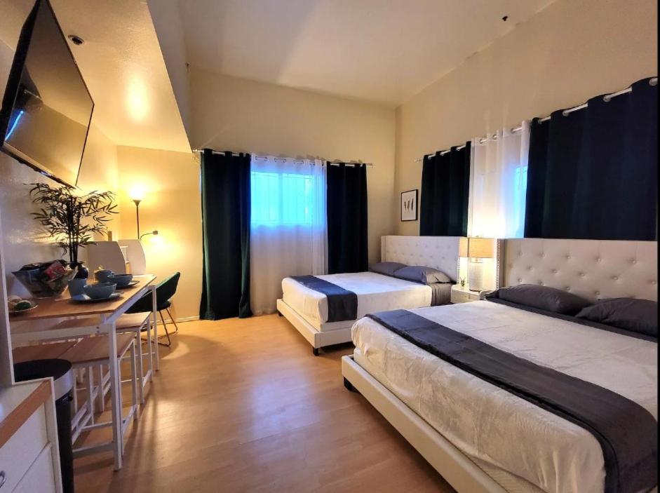 Spacious studio with two queen beds near Beverlywood 5 minutes to Rodeo Drive - 2
