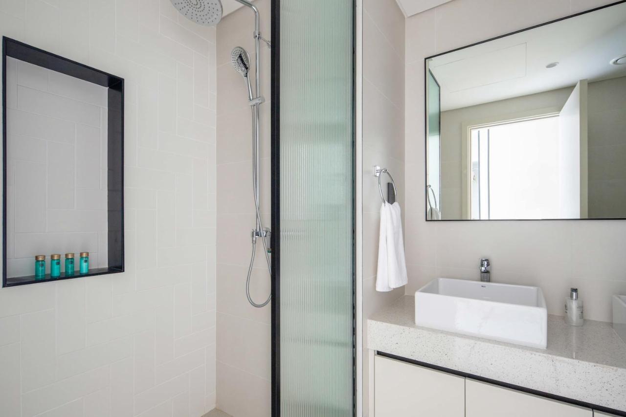 Frank Porter - Marina Vista tower 2 - 3