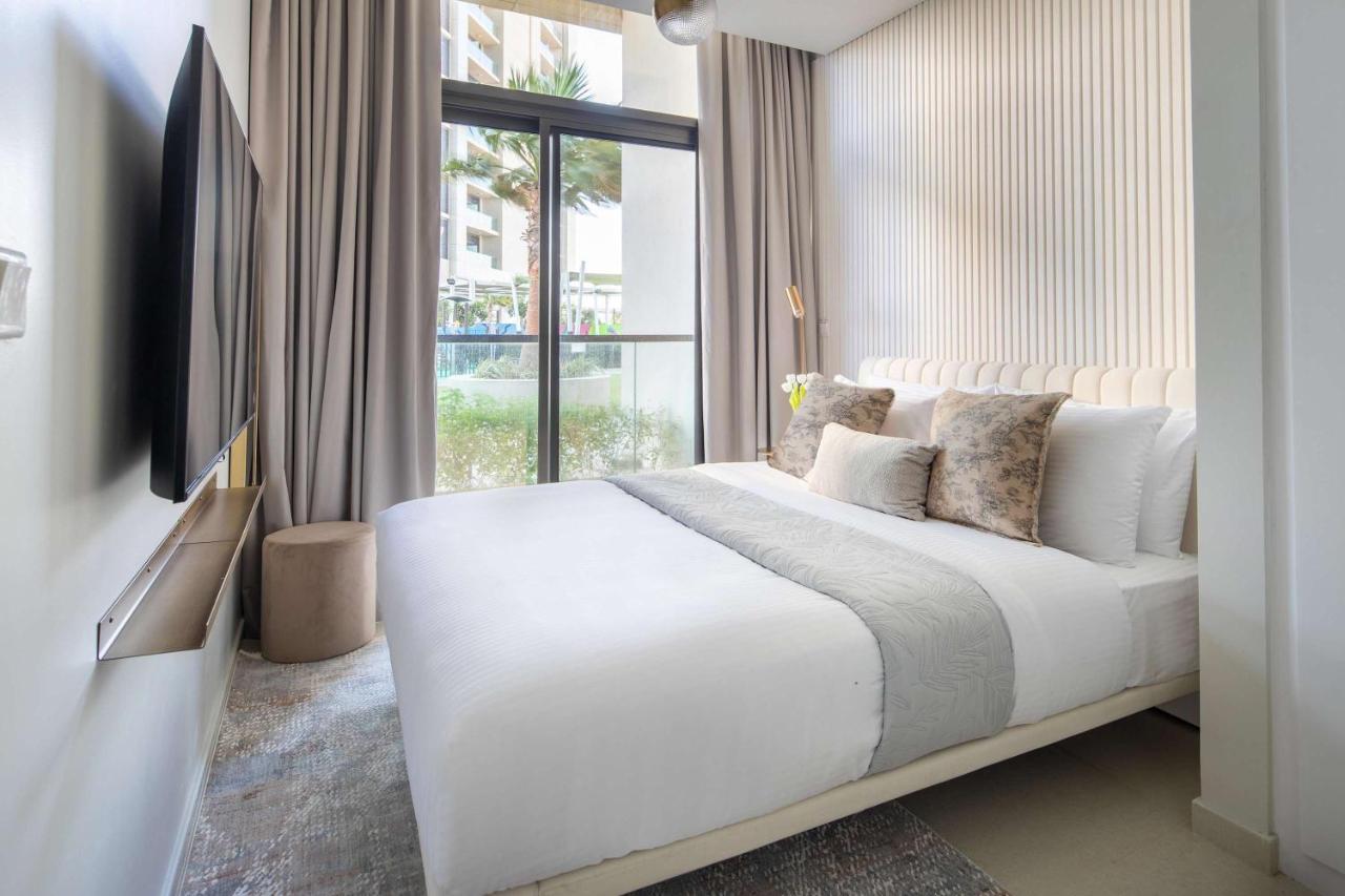 Frank Porter - Aykon City Tower C - 2