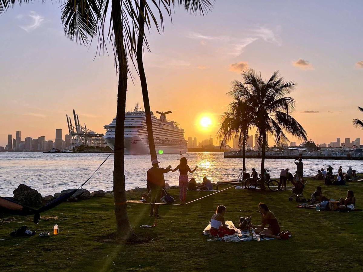 South of Fifth Studio Steps to Beach on Ocean Drive - 5