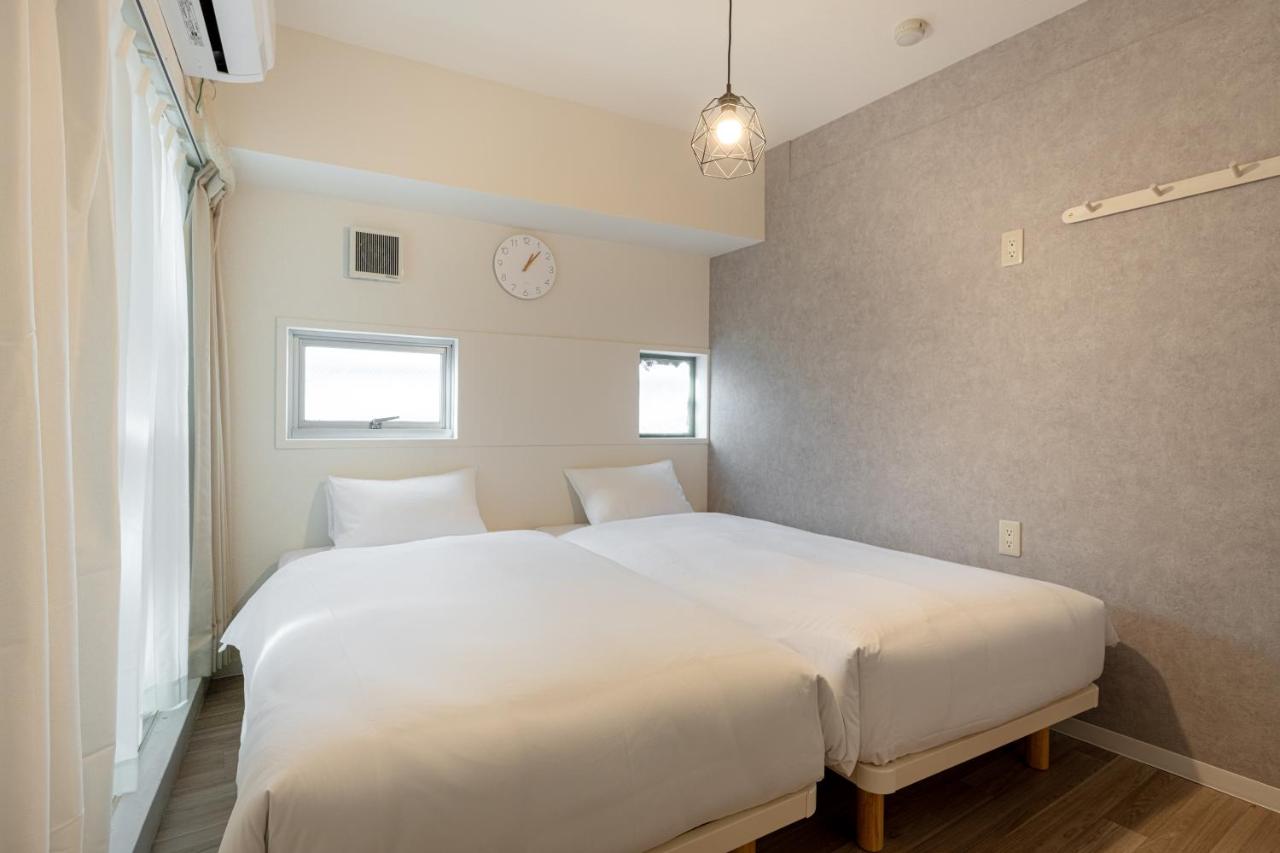 -Higashi Shinjuku 1009-