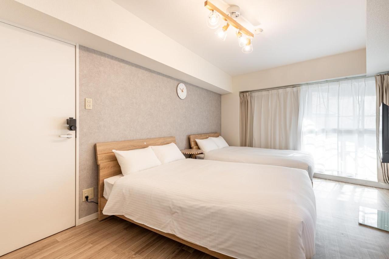 Higashi-Shinjuku 1012