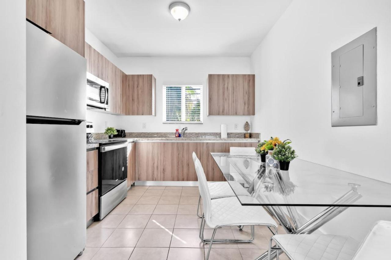 Charming 3BR 2Bth Apt ENJOY the 8th Street - 4