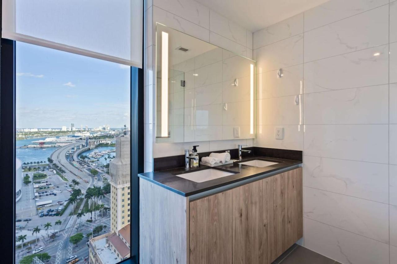 Lux 2BD Apt with Stunning Water Views - 3