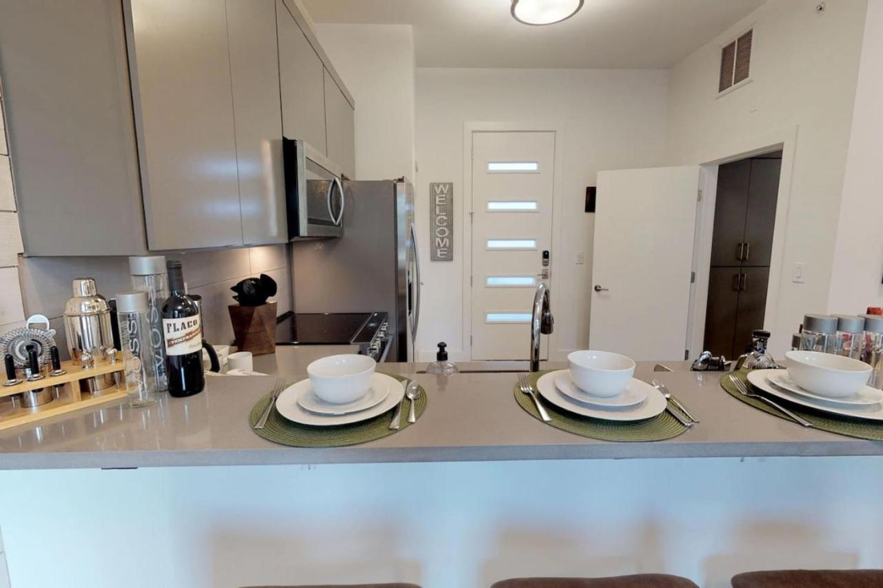 Great Location 1 Bedroom Sleeps 4 - 5