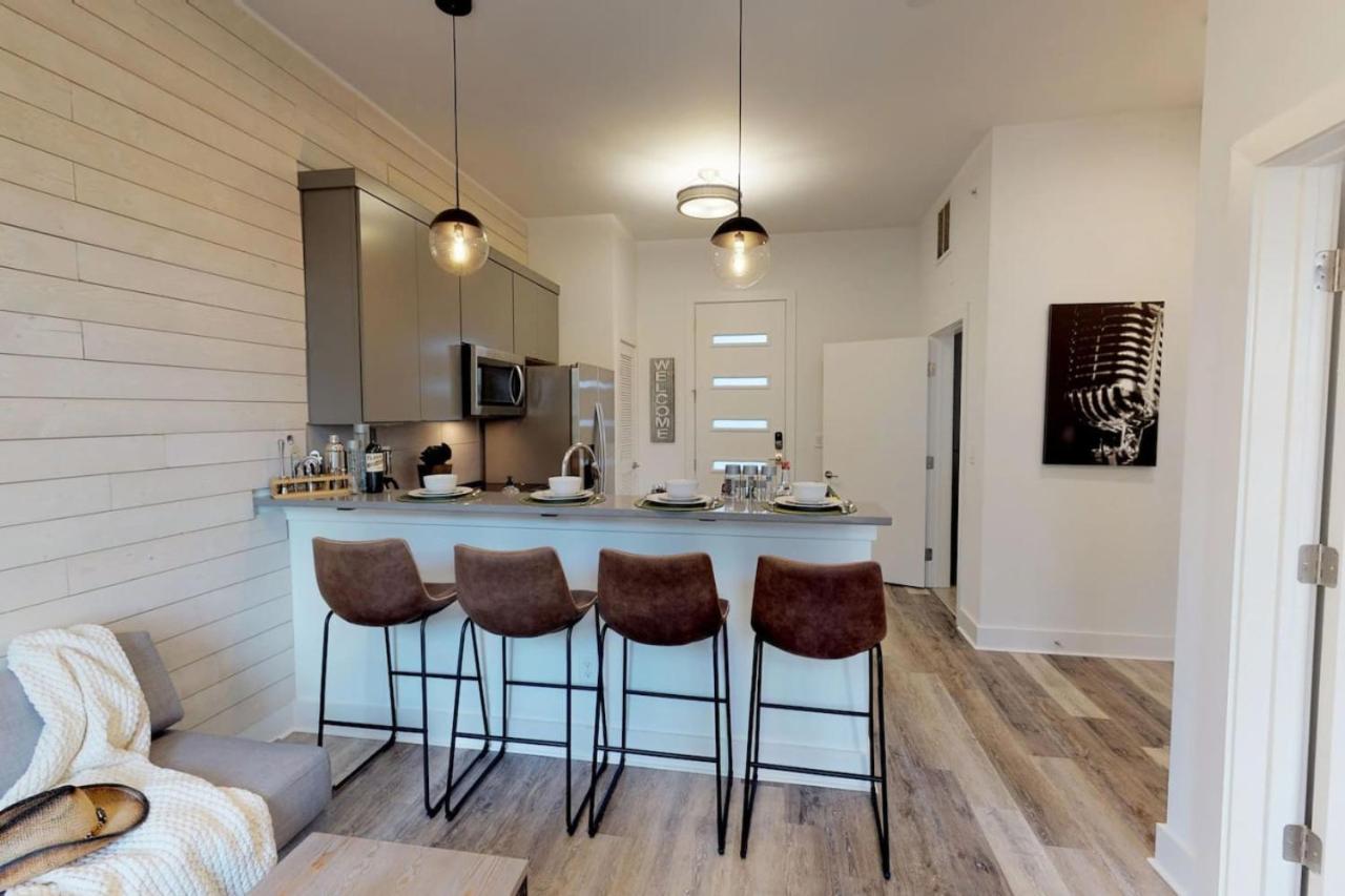 Great Location 1 Bedroom Sleeps 4 - 2