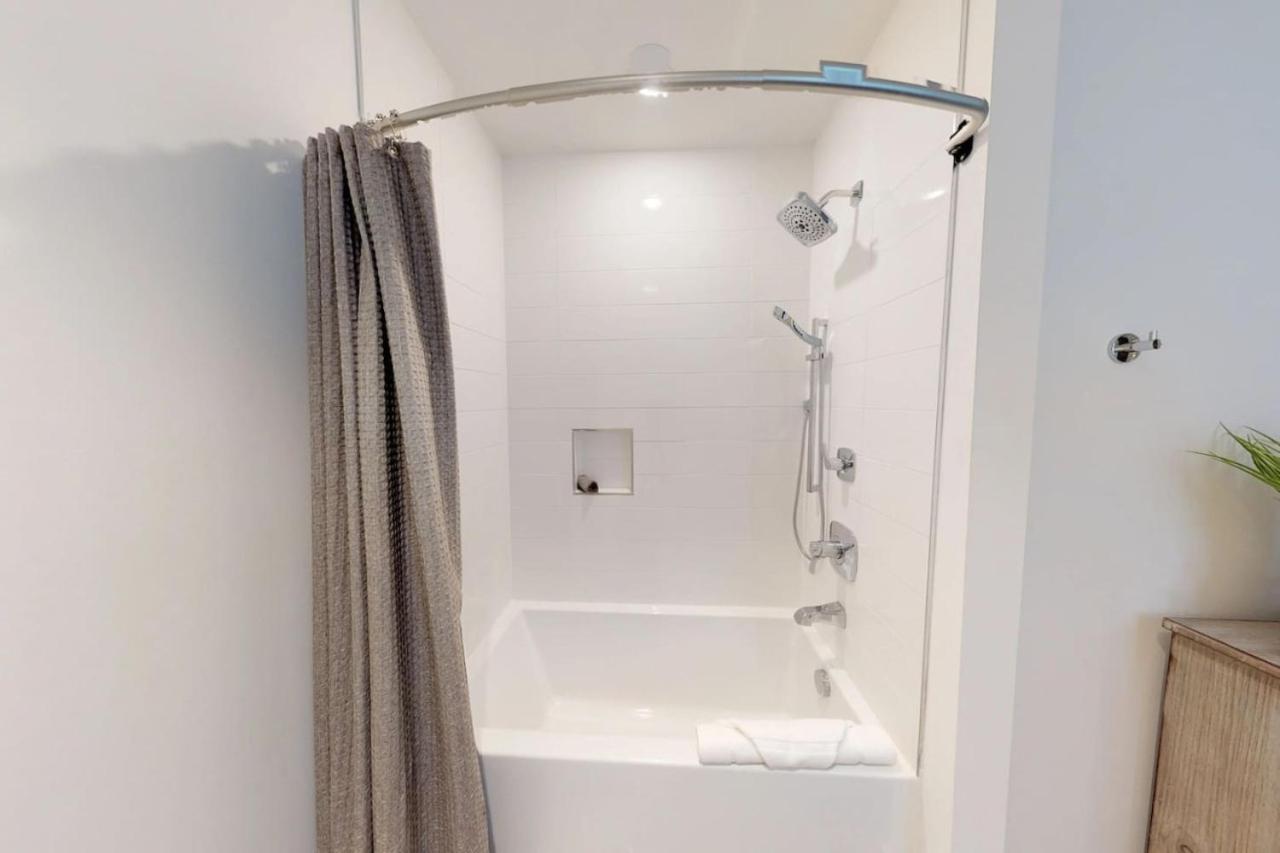 Great Location 1 Bedroom Sleeps 4 - 3