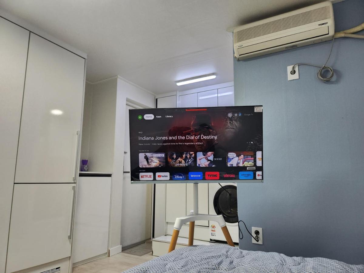 NS Nakseongdae Station is a two-minute walk away from my home - 5