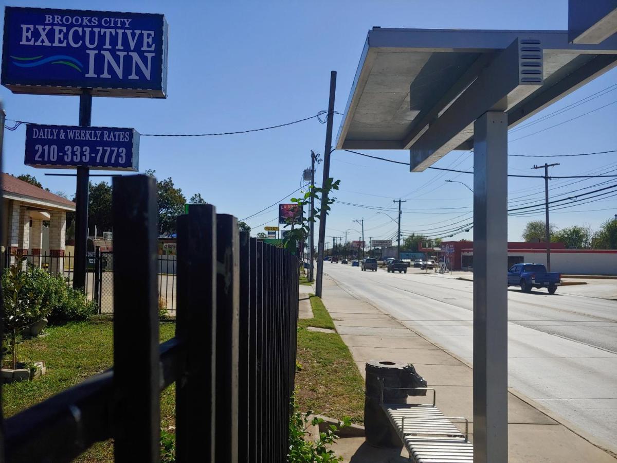 BROOKS CITY EXECUTIVE INN — photo 14