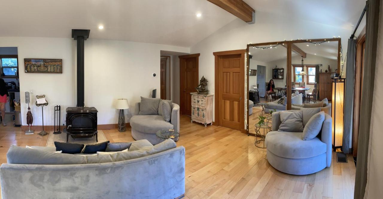 Sparkling Gem Set Between Mountain and Ocean - 5