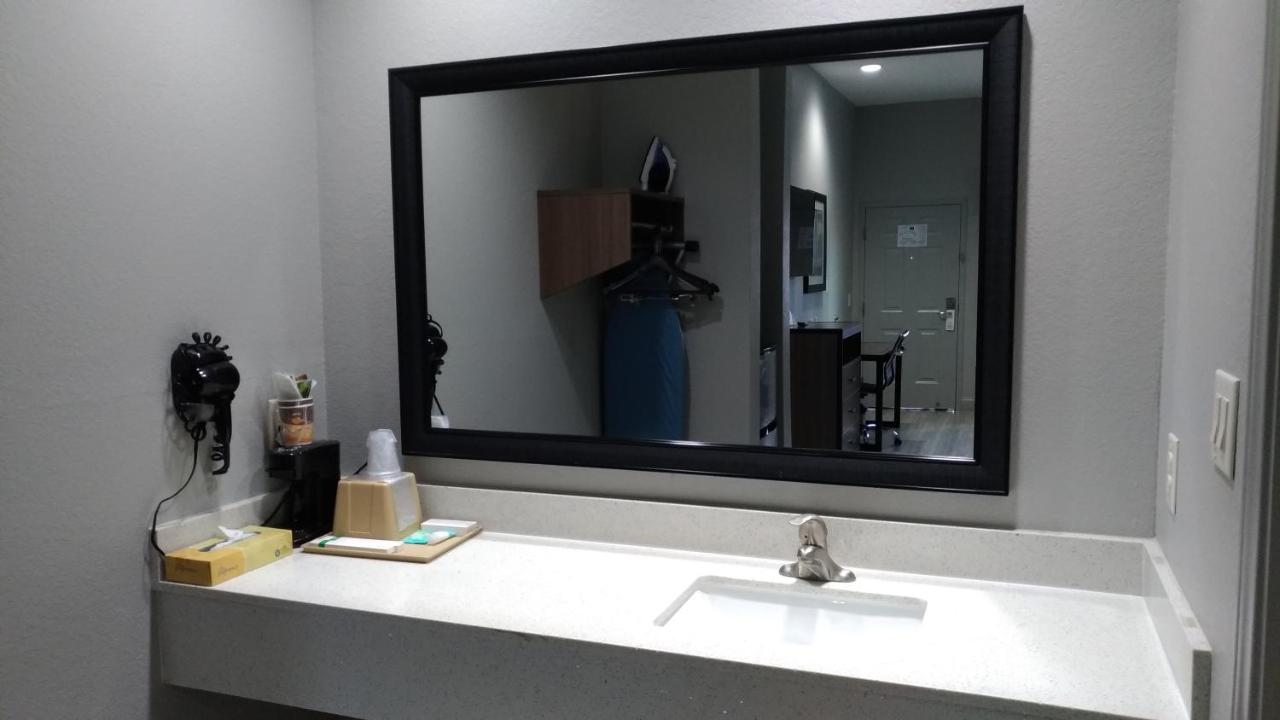 LiV INN & SUITES HOUSTON — photo 6