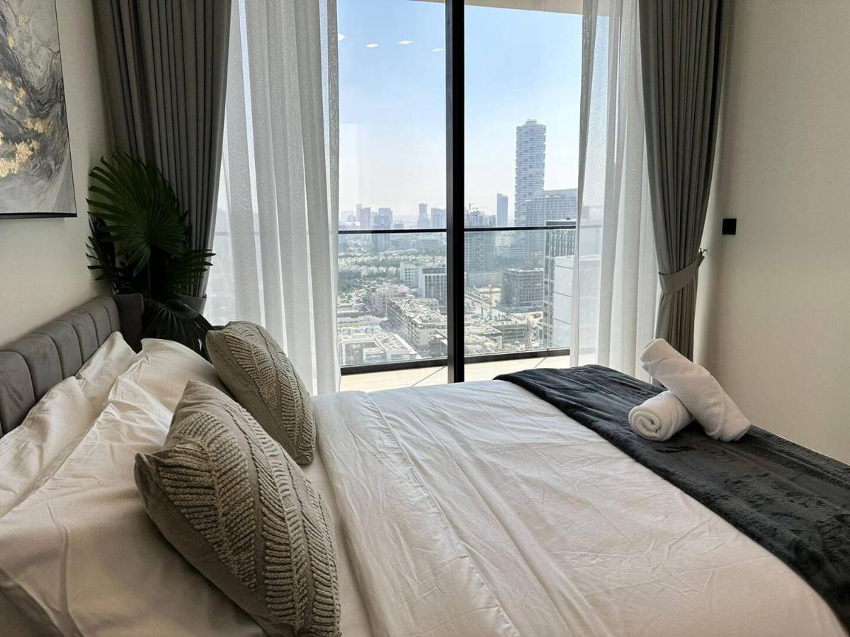 Elegant 1br Escape Jvc Pool & Balcony Access - 2