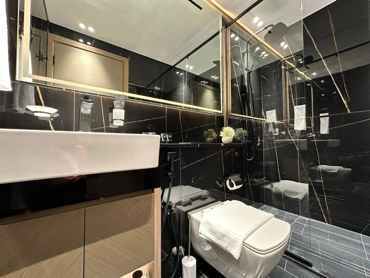 Elegant 1br Escape Jvc Pool & Balcony Access - 3