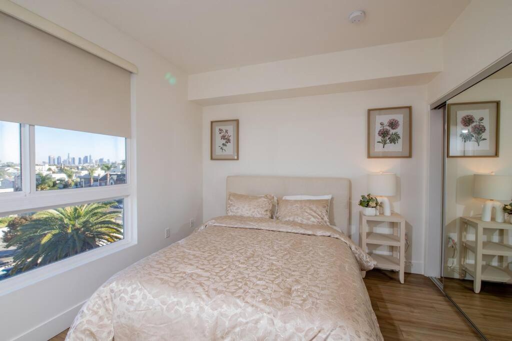 New Modern 3BR 3BA Apt in Central Los Angeles with Rooftop & Parking - 2