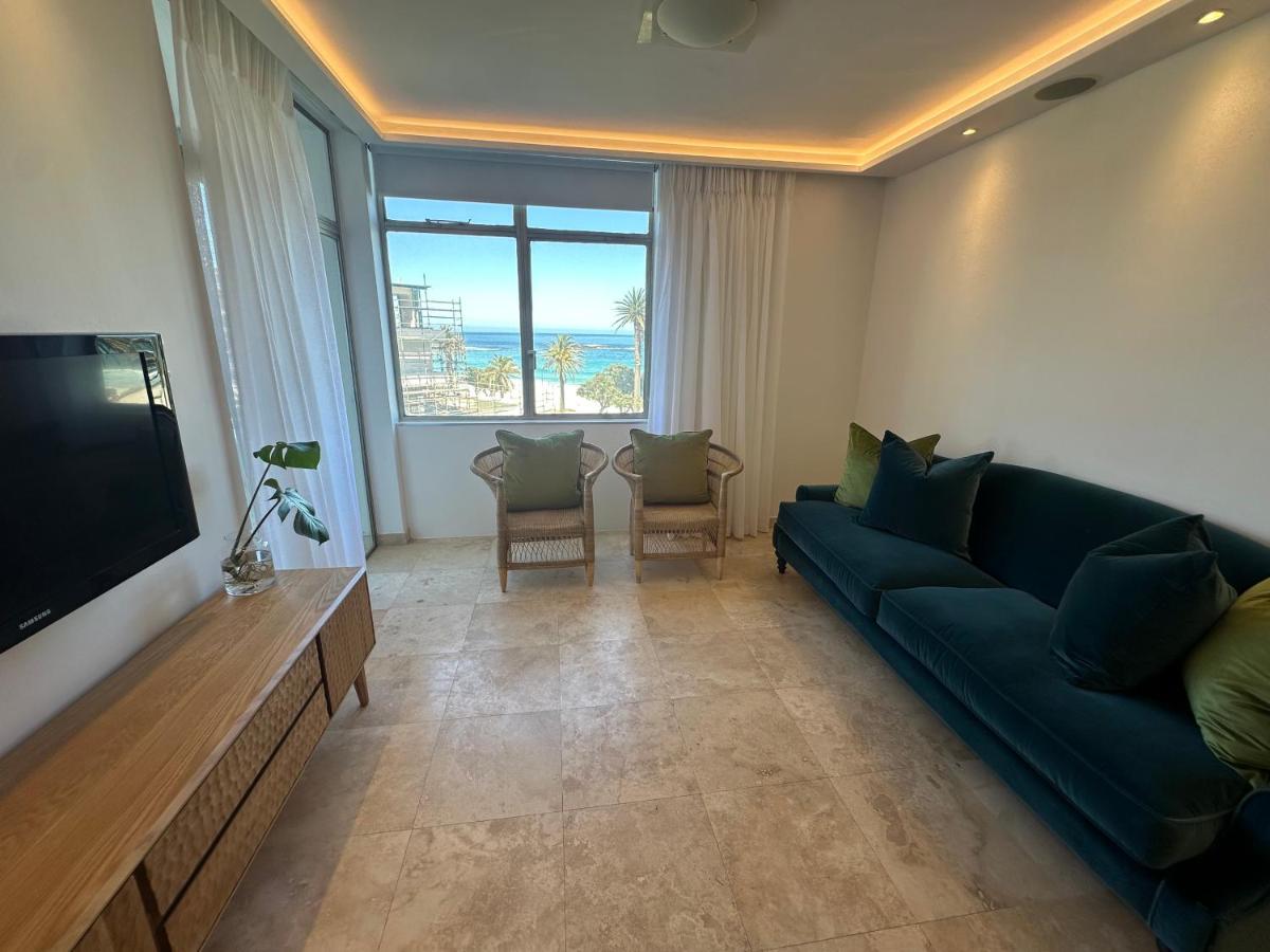 Vibrant Beachfront Getaway in Camps Bay - 5