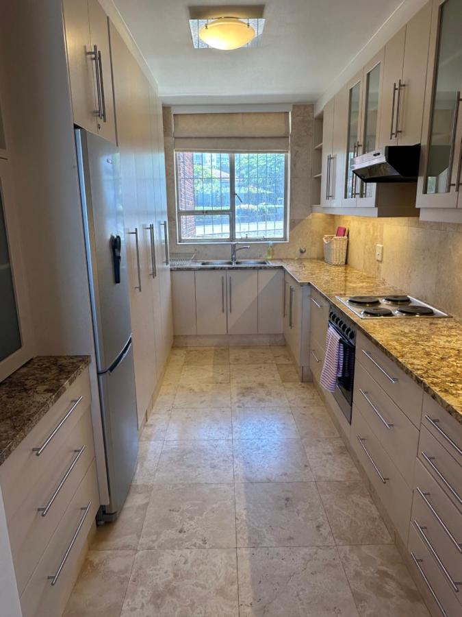 Vibrant Beachfront Getaway in Camps Bay - 4