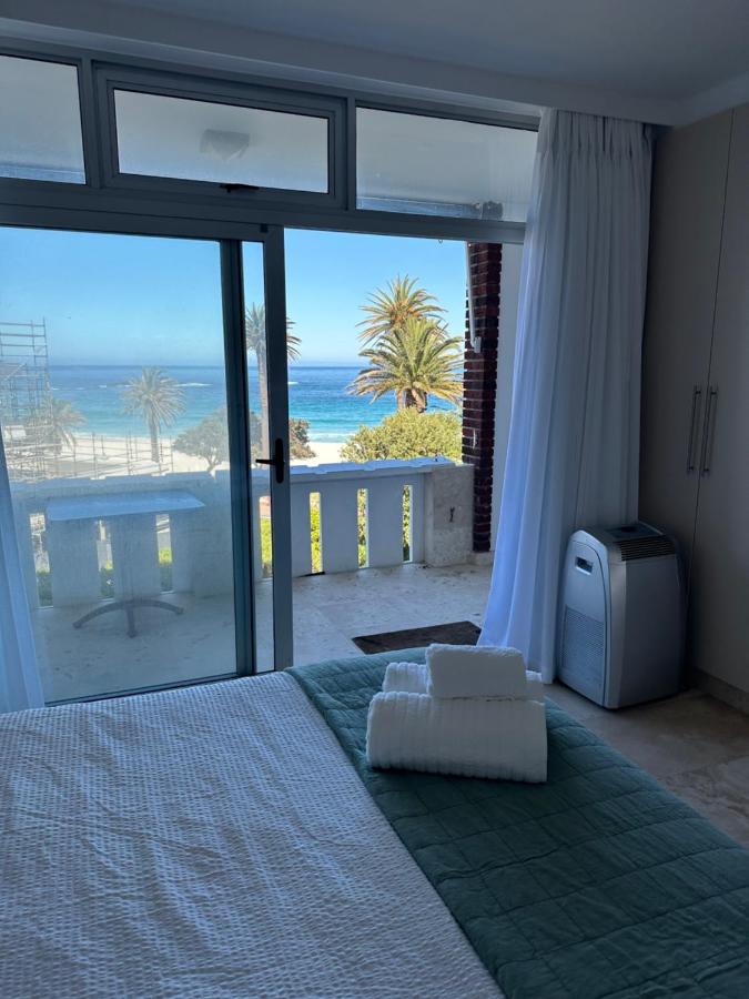 Vibrant Beachfront Getaway in Camps Bay - 2