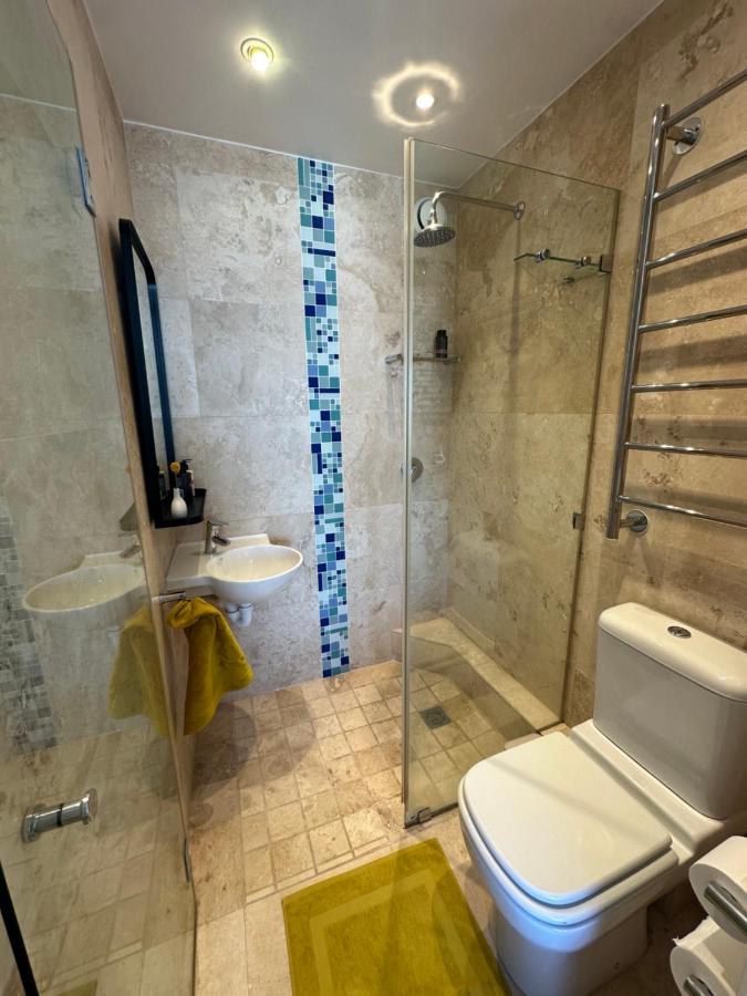 Vibrant Beachfront Getaway in Camps Bay - 3