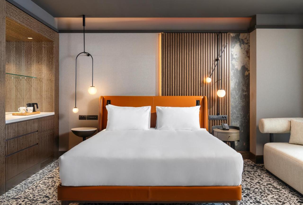Deluxe Room - City Side