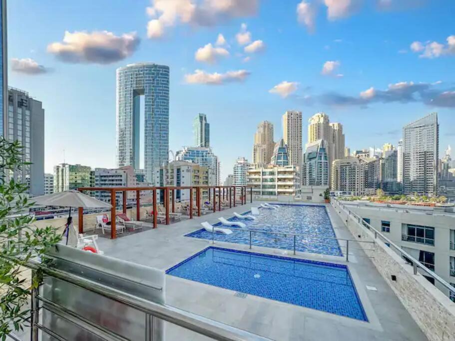 Stunning Newly Furnished Apartment Dubai Marina - 4