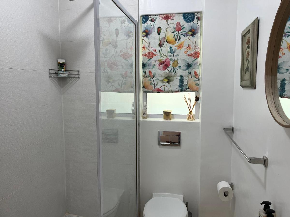 On Broadwalk Cottage - 3