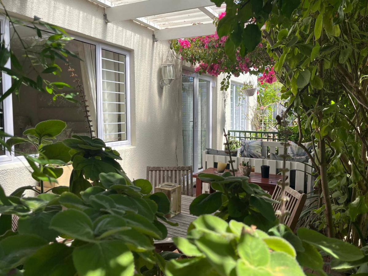 On Broadwalk Cottage - 5