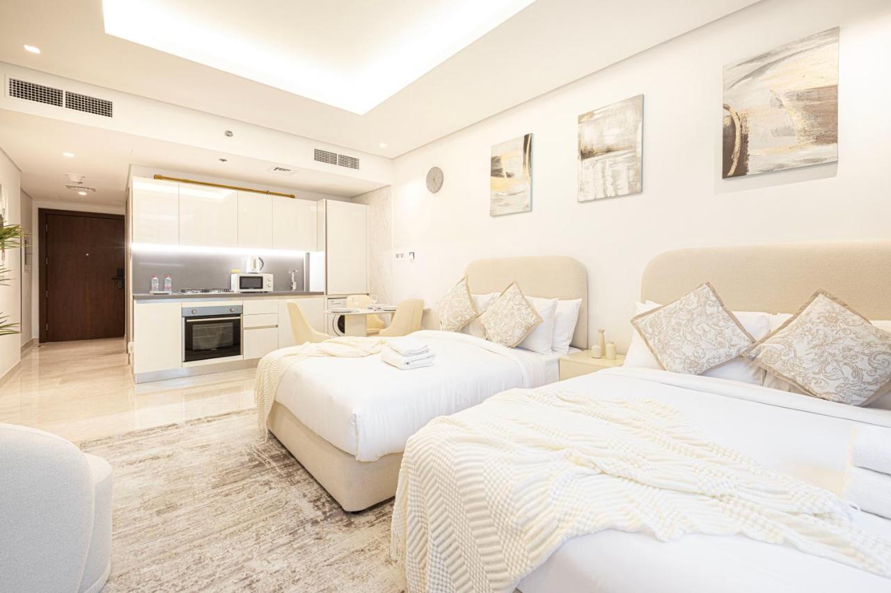 Luxurious New Studio! 2 Double Beds! Sleek Design & High-End Amenities in Dubai Downtown - 4