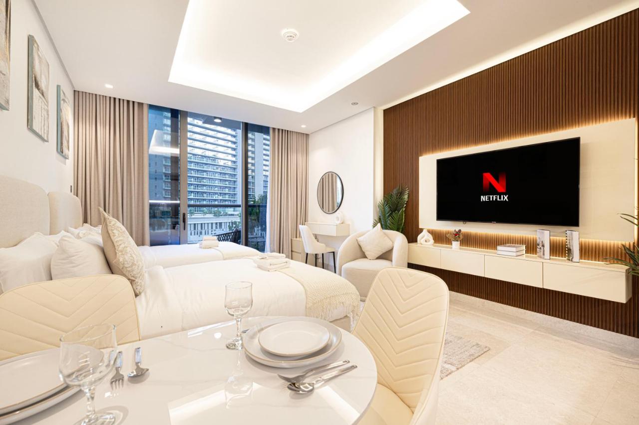 Luxurious New Studio! 2 Double Beds! Sleek Design & High-End Amenities in Dubai Downtown - 2