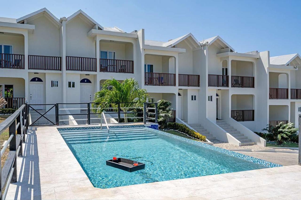 Hospitality Expert CB All Pool Beach