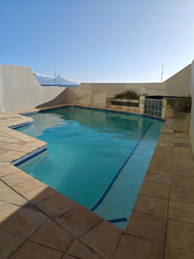 2 Bedroom Beachfront Apartment Blouberg - 4