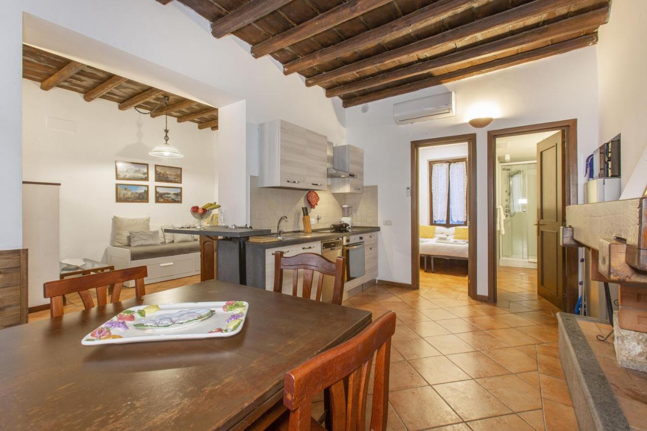 Happy Trastevere in Rome