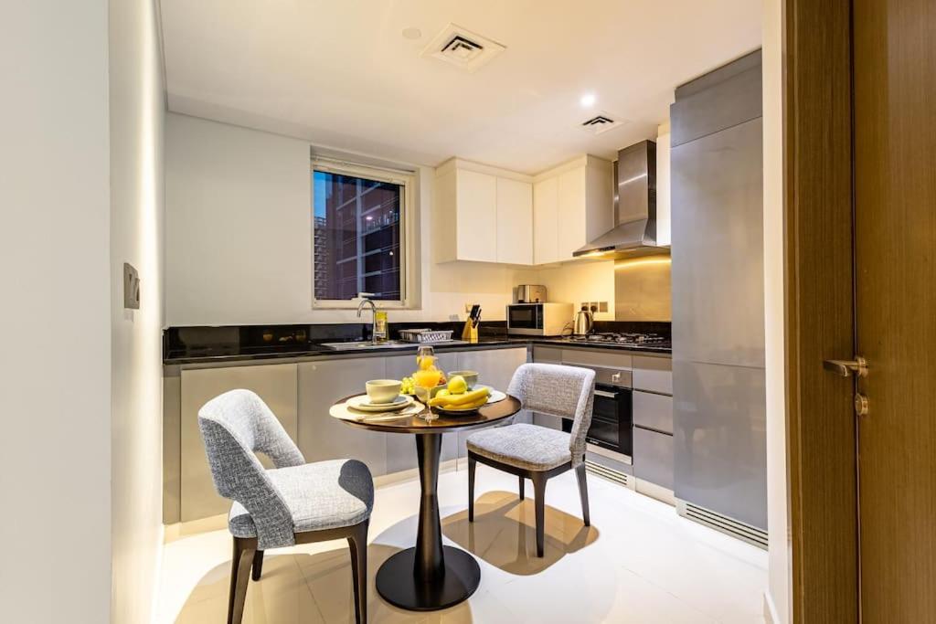 Spacious Studio with Pool - Canal & Burj Views - 2