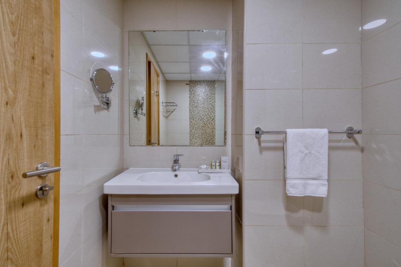 Modern Retreat with Dubai Marina View - 2