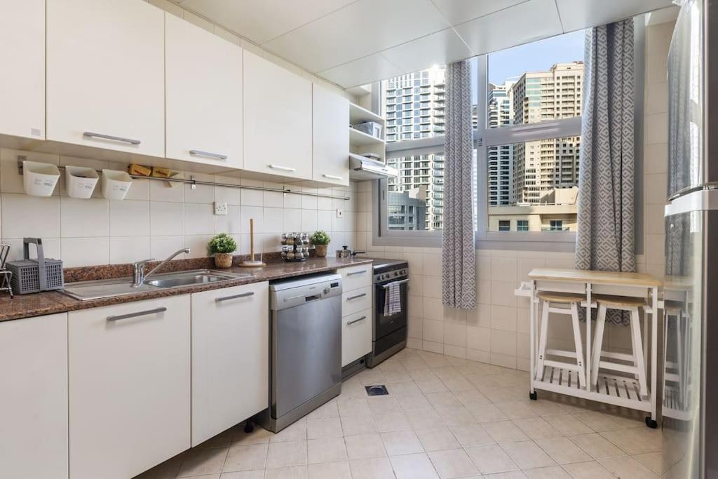 Royal Marina Experience Lavish 2BR Waterfront View - 5