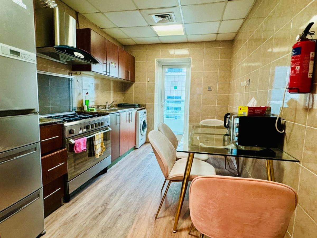 Private rooms in 3 bedroom apartment SKYNEST Homes marina pinnacle - 3