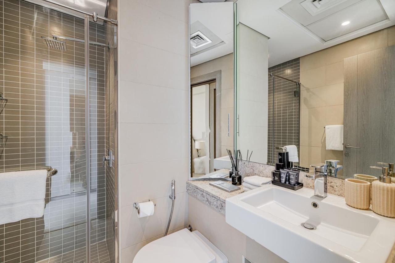 Daniels Stylish 1BR at Silverene Tower Dubai Marina - 3